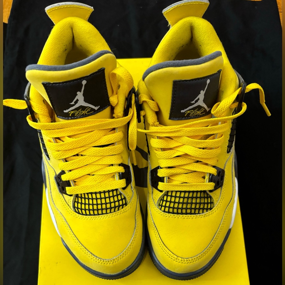 Air Jordan 4 Retro (GS) size 4